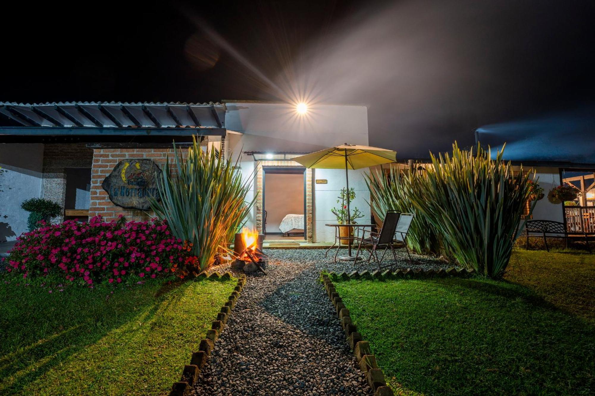 La Herradura Lodge Santa Rosa de Cabal Bagian luar foto